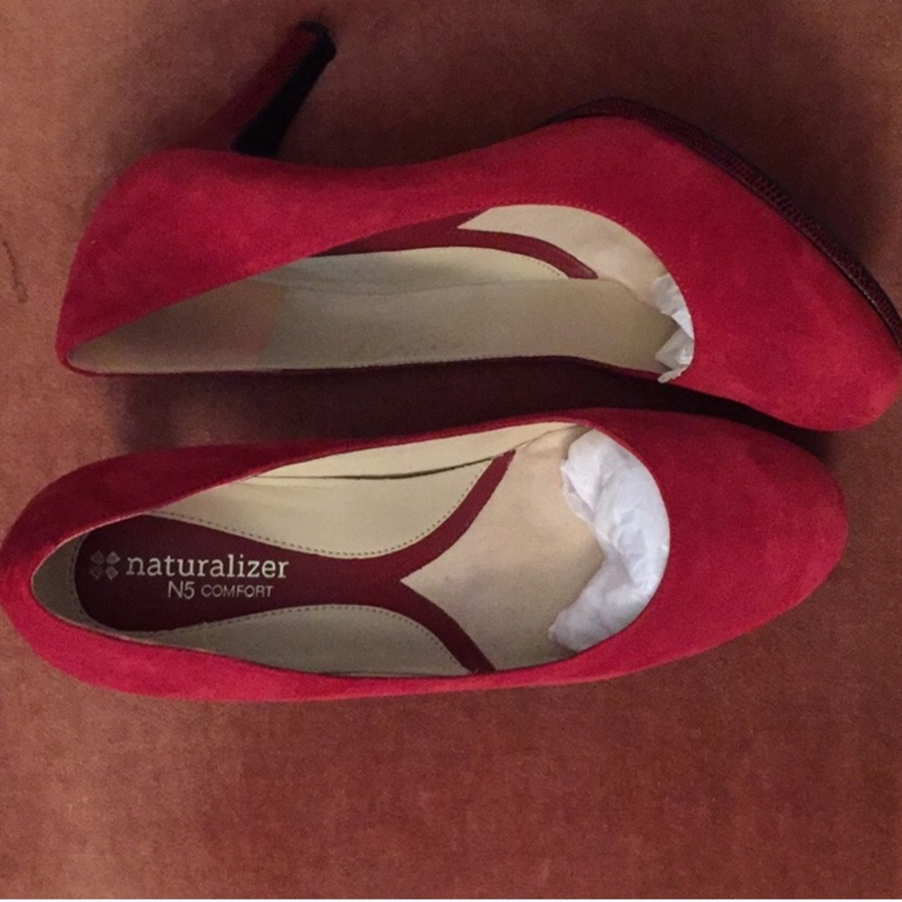 Red Pumps
